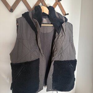Free People Adventure Awaits Fleece Vest size Medium, Black